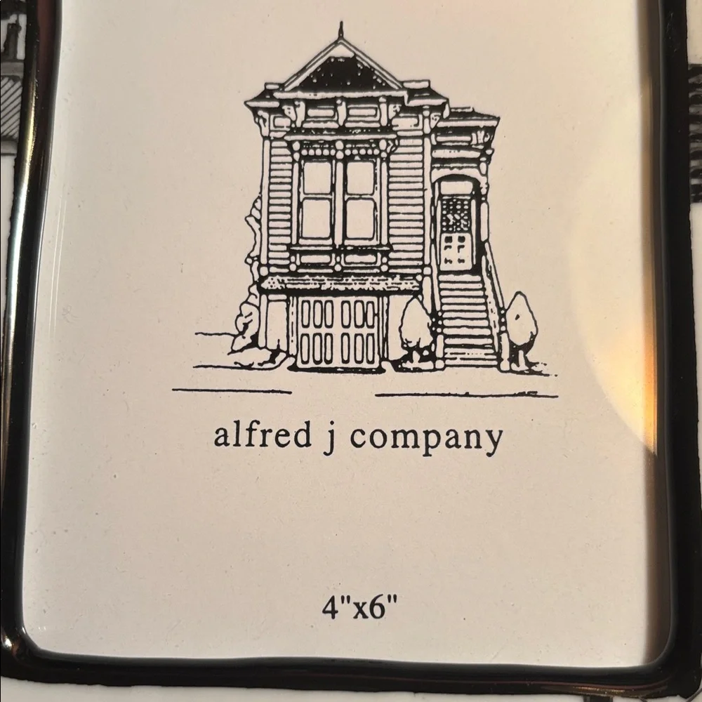 Black and White Picture Frame